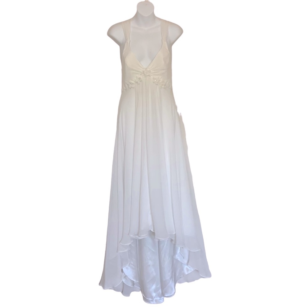 David’s Bridal Soft White Hi-Low Wedding Dress Size 4
